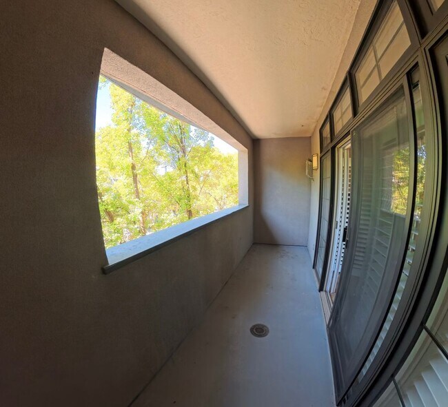 Building Photo - Riverwoods 2 Bedroom Condo