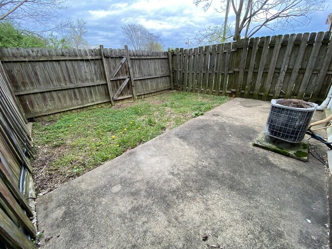 Building Photo - 809 Denton Cir