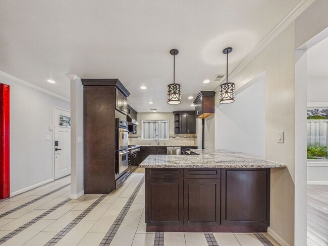 Building Photo - Immaculate Menlo Park house for rent now! $9,100