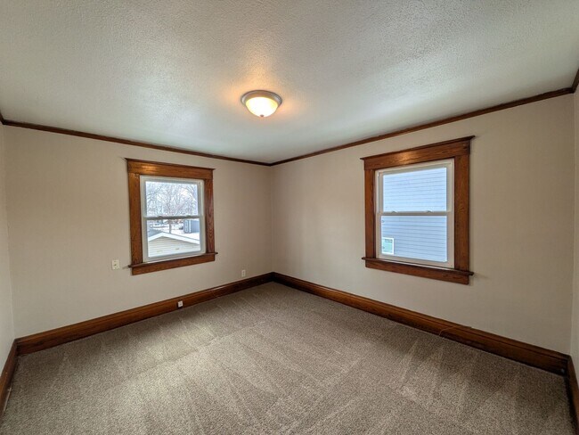 Building Photo - Large 4 Bedroom Home with Garage, Deck, & Fence!