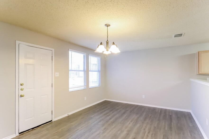Building Photo - 3826 German Pointer Way