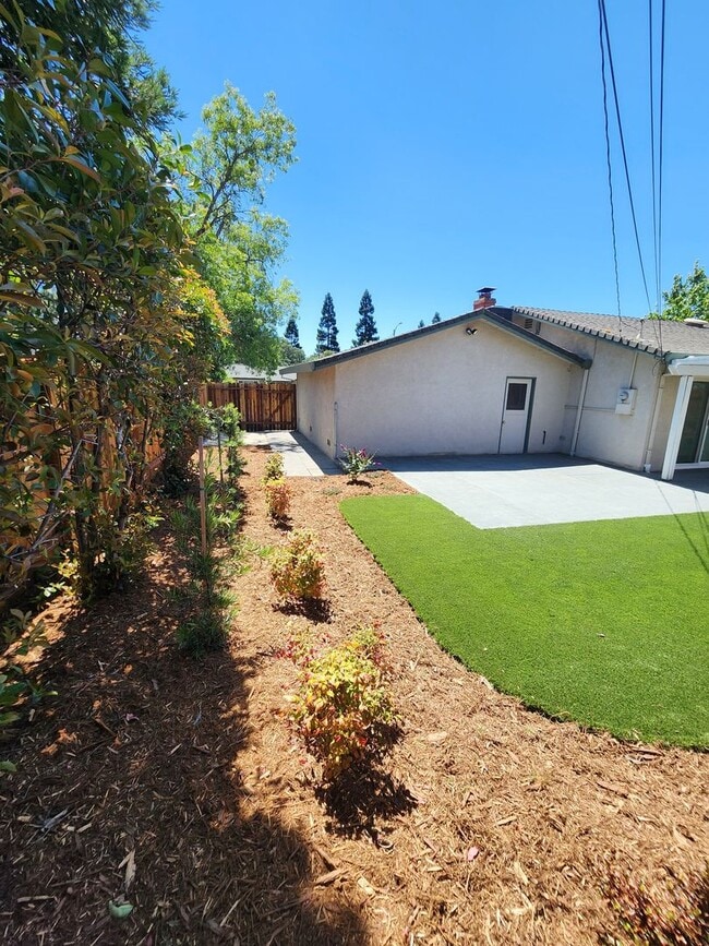 Building Photo - Action Properties R.E.S.- Central Roseville, R.V. Access, 3 Bedroom, Large Patio & Rear Yard, Nea...