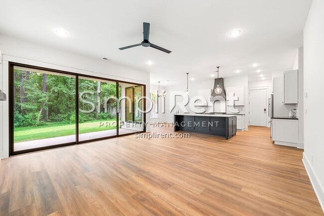 Building Photo - New 4/3 Home in East Point - 1st month fre...