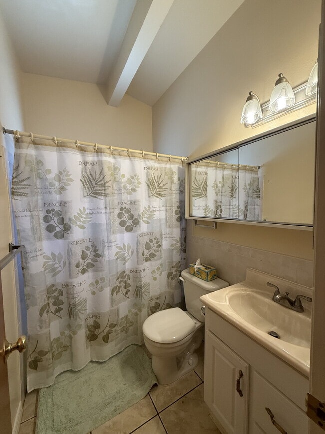 Building Photo - 10449 Chinaberry Dr