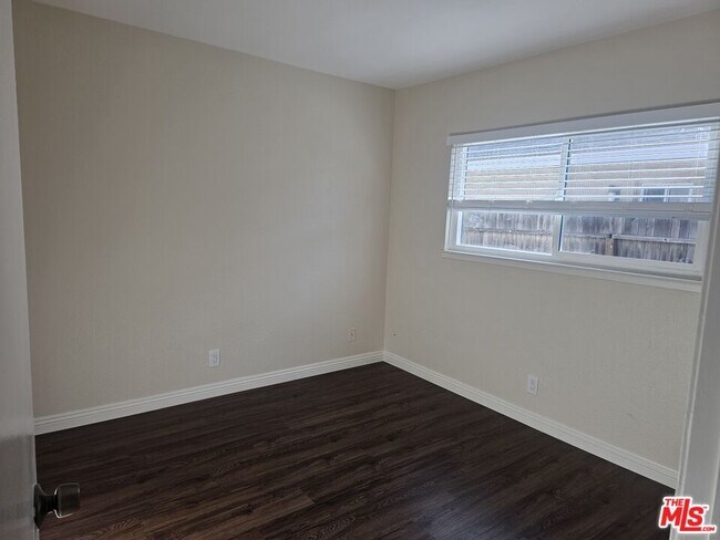 Building Photo - 3410 Via Marina Ave