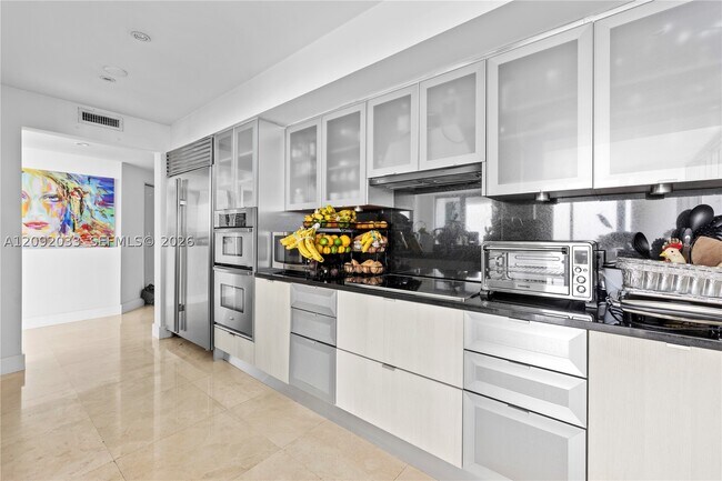Building Photo - 1331 Brickell Bay Dr
