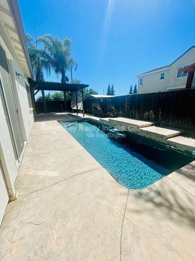 Building Photo - 4725 Dandelion Loop