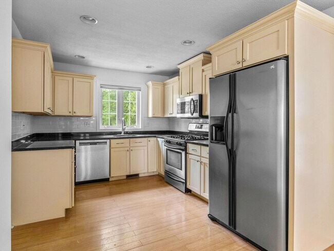 Building Photo - 40 Brattle St