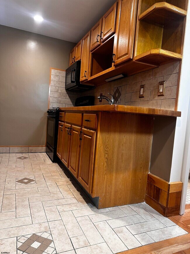 Building Photo - 1109 Arctic Ave