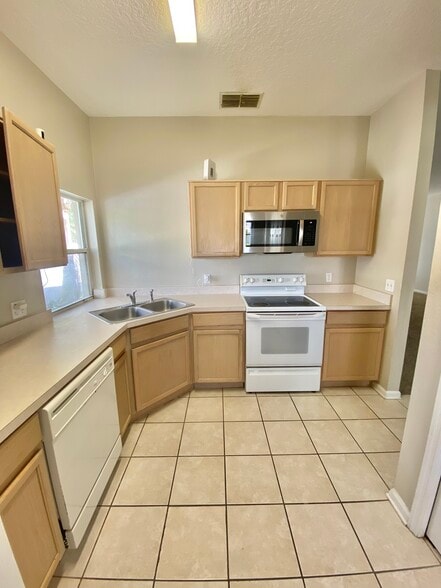 Building Photo - 3111 Cranes Cove Loop