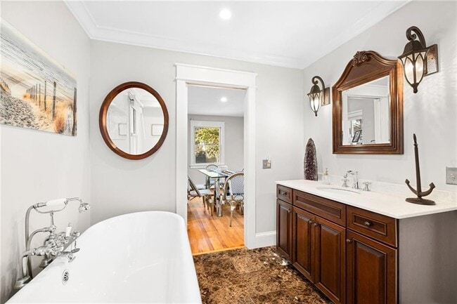 Building Photo - 138 Carroll Ave