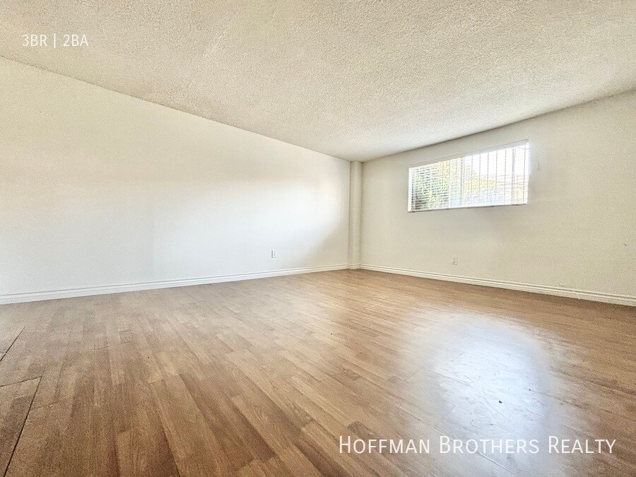 Building Photo - 316 E Hyde Park Blvd