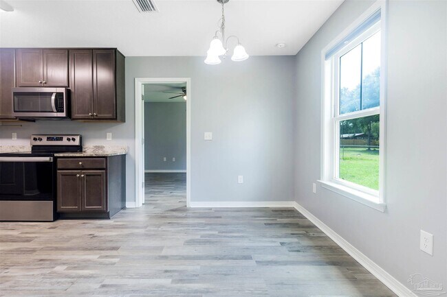 Building Photo - 3328 Broadview Cir