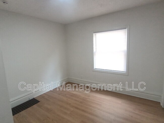 Building Photo - 1120 N Chestnut St