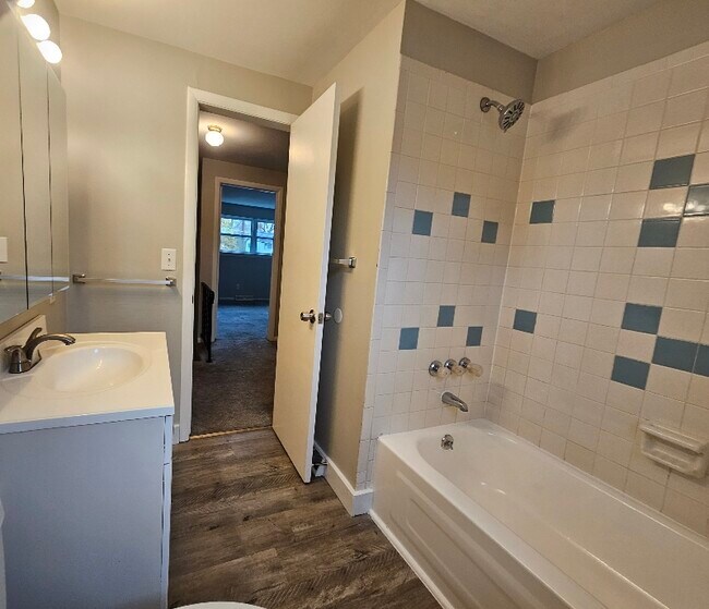 Building Photo - 608 Sunflower Dr