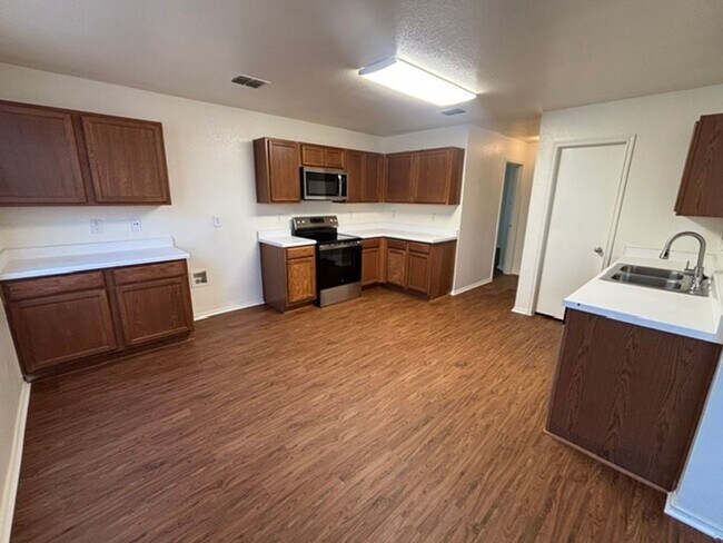 Building Photo - 1424 Krista Dr