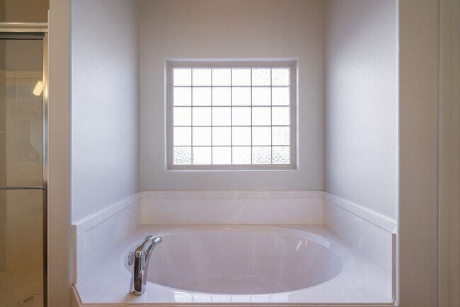 Building Photo - Beautiful 3 Bedroom Home Near Snow Canyon Parkway