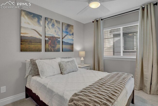 Building Photo - Beautiful and Newer 3 Bedroom Townhome in ...