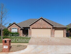 Building Photo - 1100 Kelsi Dr