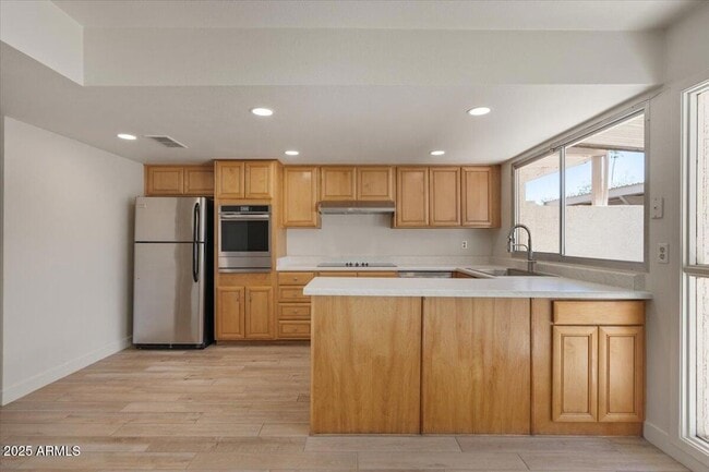 Building Photo - 7803 E Vernon Ave