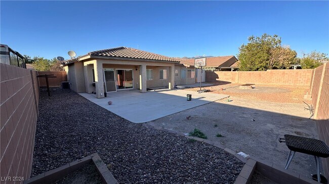 Building Photo - 5819 Badlands Ln