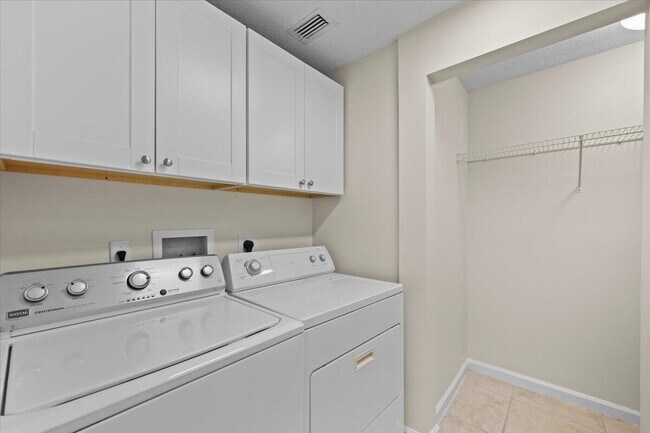 Building Photo - 6203 Myrtlewood Cir W