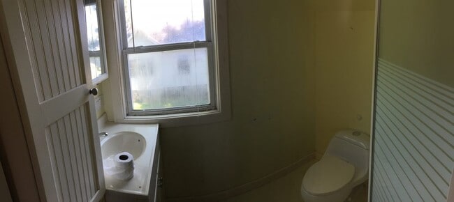 Building Photo - 2303 Main St