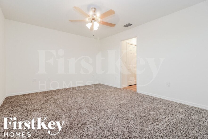 Building Photo - 3919 2nd St SW