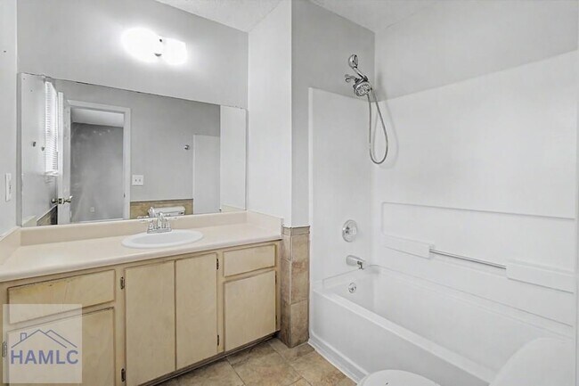 Building Photo - 1651 Latham Ct