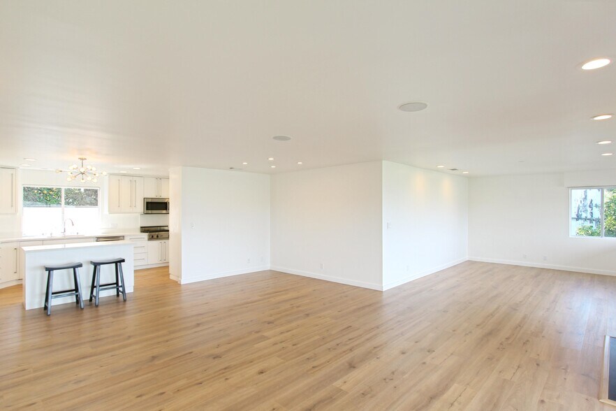 Building Photo - 7353 Pyramid Pl