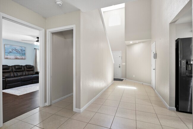 Building Photo - 8704 Lake George Cir W