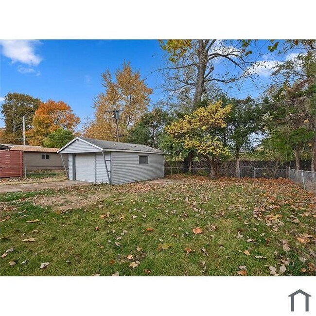 Building Photo - "Charming Updated  3 Bed, 1 Bath Home in B...