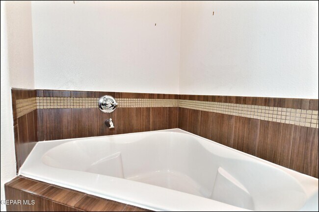 Building Photo - 5005 Moon Ranch Ln