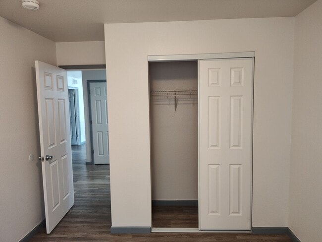 Building Photo - ALL PROSPECTIVE TENANTS MUST SUBMIT A $58 NON-REFUNDABLE APPLICATION FEE PER APPLICANT ONLINE AND...