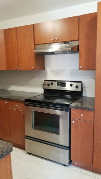 Building Photo - 177 NE 12th Ave