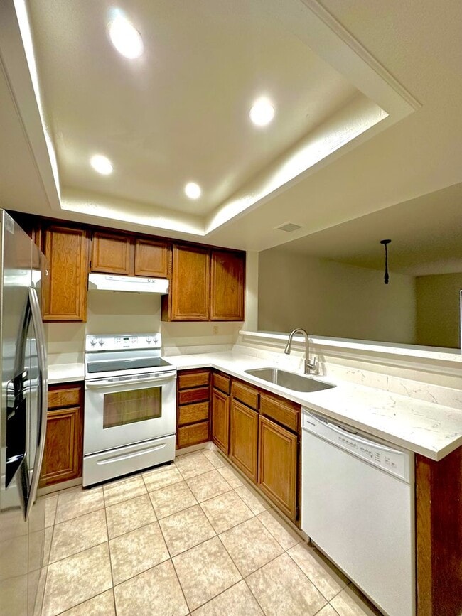 Building Photo - COMING SOON! | $3,690 / 3 BR - GORGEOUS THREE BEDROOM HOME IN PARKMONT AREA OF CENTRAL FREMONT