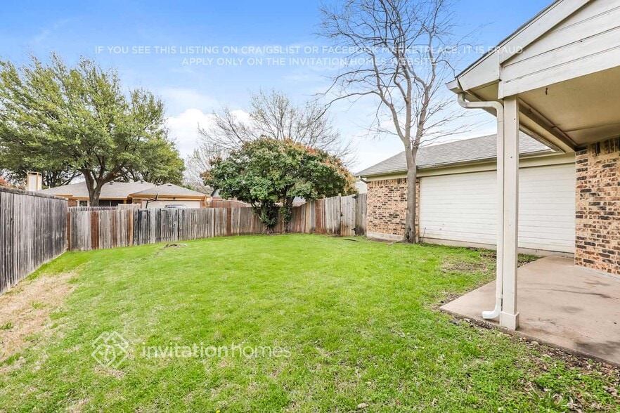 Building Photo - 8465 Willow Creek Dr