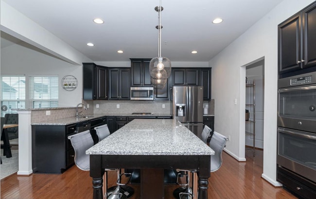 Building Photo - 1113 Long Farm Cir