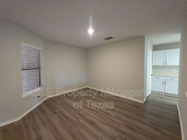 Building Photo - 1406 Bullhill Cove
