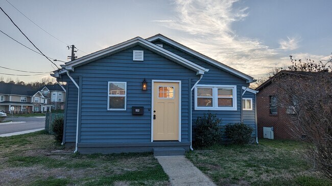 Building Photo - 932 Augusta Ave