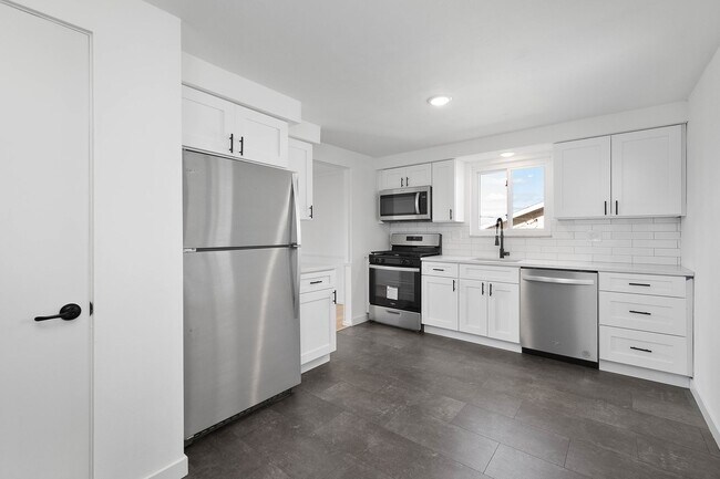 Building Photo - AVAILABLE BY JULY 3RD!! STUNNING 3-BEDROOM HOME IN PENN HILLS!