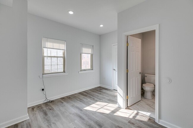 Building Photo - Brand New Luxury Temple Apartments