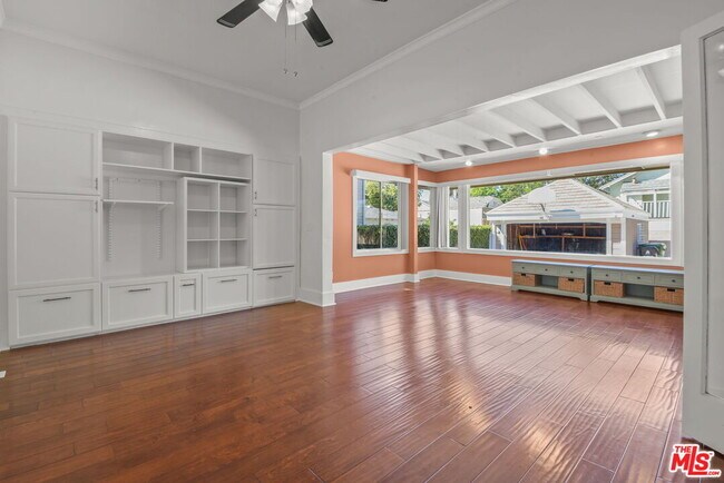 Building Photo - 975 Westchester Pl