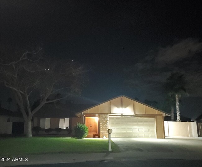 Building Photo - 14237 N 41st Dr