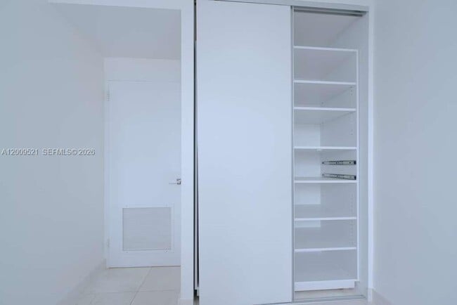 Building Photo - 1408 Brickell Bay Dr