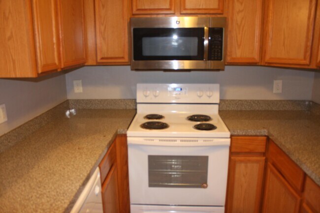 Building Photo - 2939 Stonecrest Ln