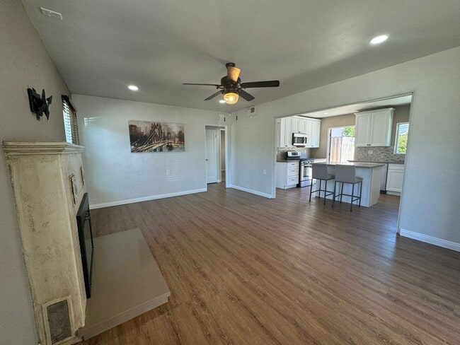 Building Photo - 3BR/2BA HOME available NOW in FLETCHER PAR...