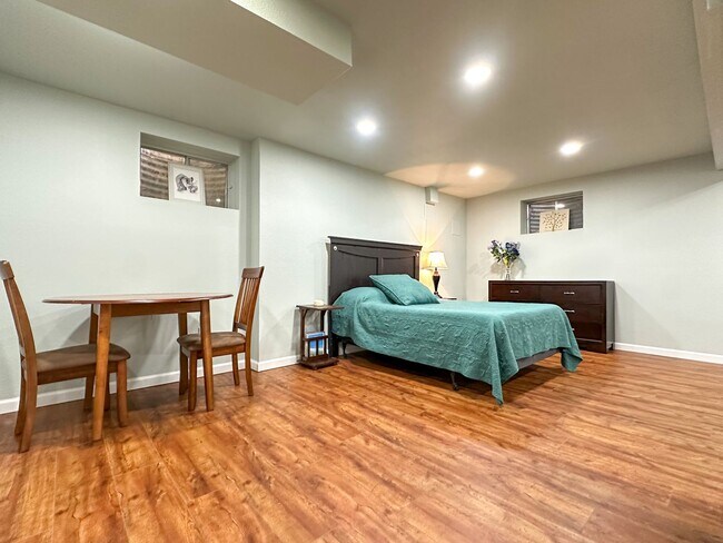 Building Photo - Updated Single-Family Home with Large Back...