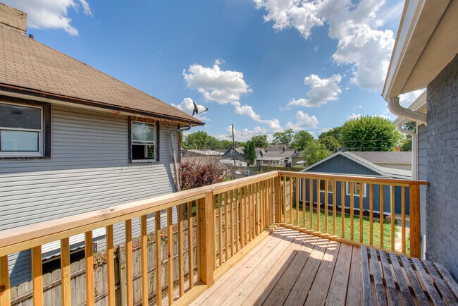 Building Photo - 701 Lincoln St