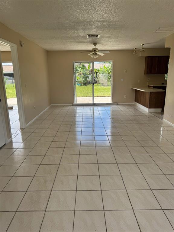Building Photo - 802 Fruitwood Dr